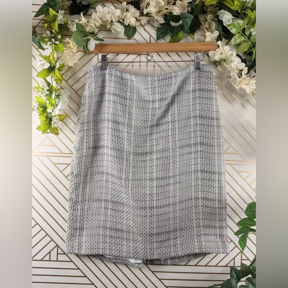 Karl Lagerfeld Dresses & Skirts - Karl Lagerfeld Womens Tweed Plaid White Skirt Slit Back Size 8